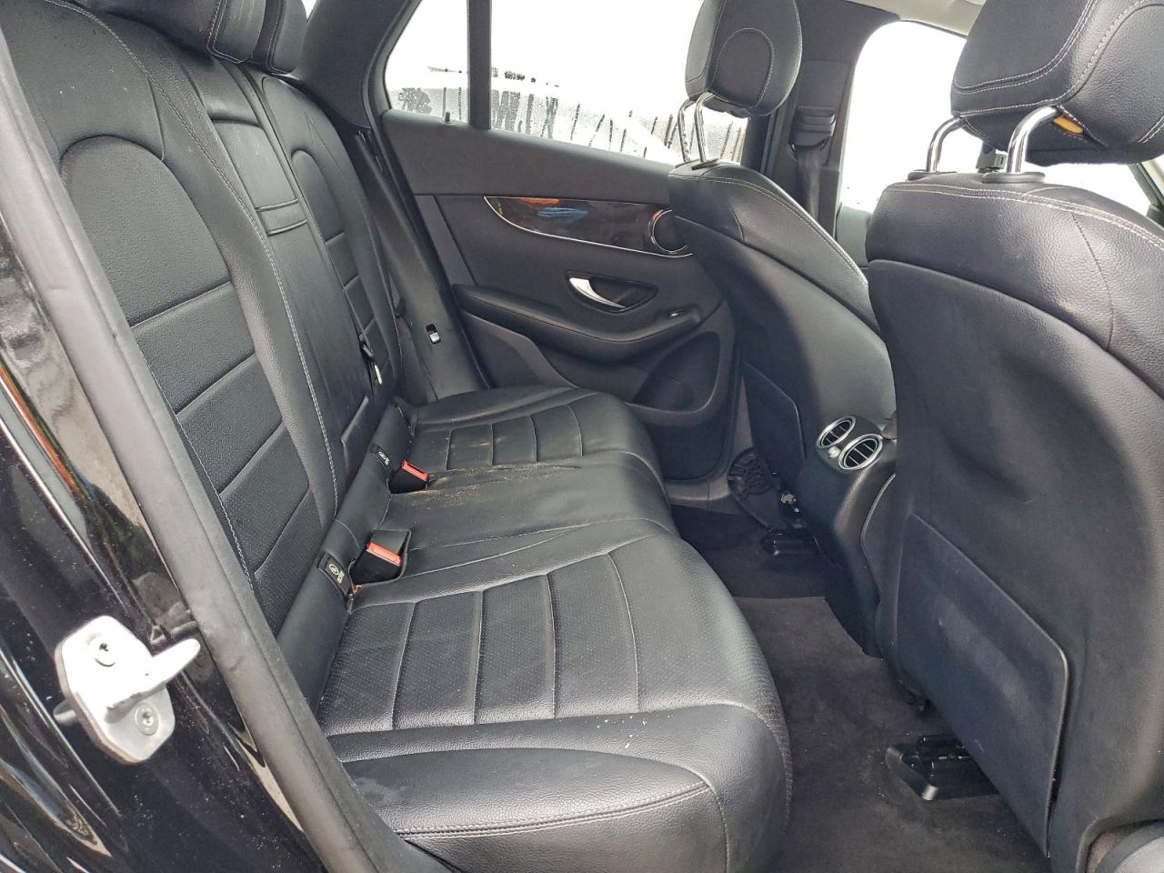 Mercedes-Benz GLC 300 Image 10