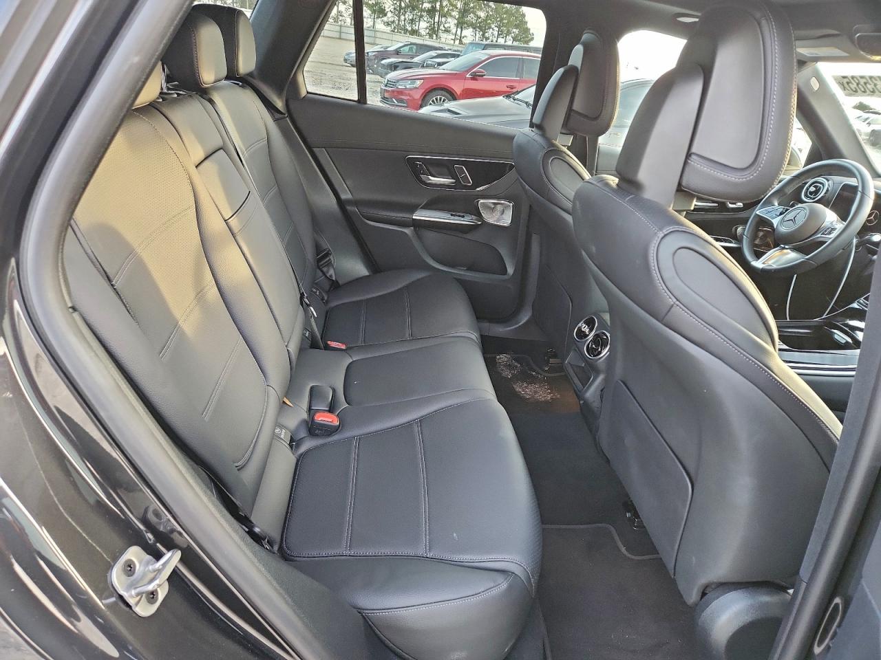 Mercedes-Benz GLC 300 Image 11