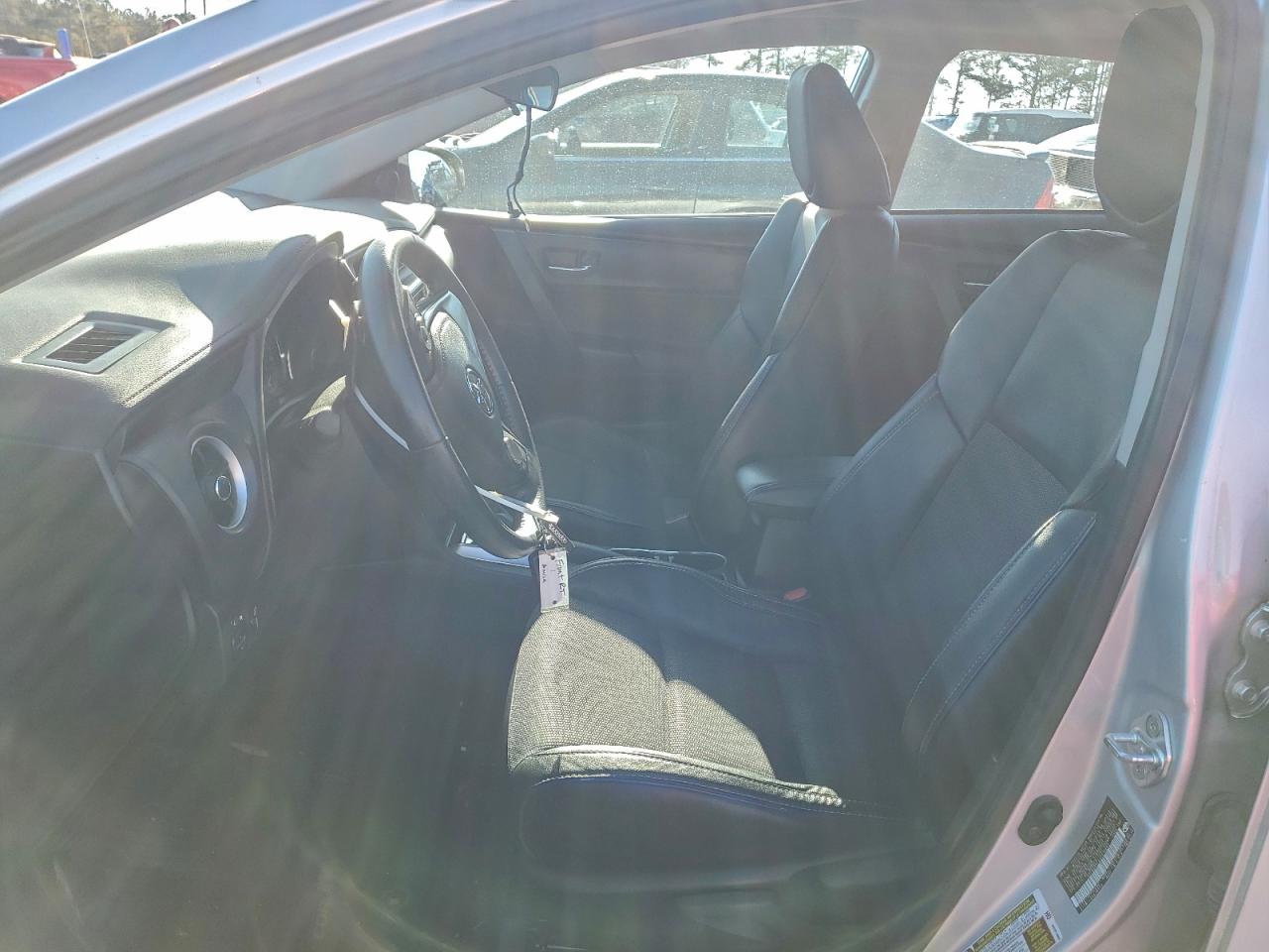 Toyota Corolla L Image 5