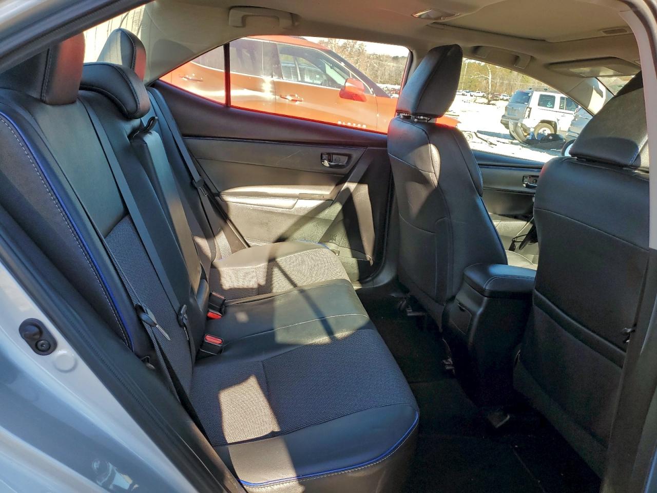 Toyota Corolla L Image 3