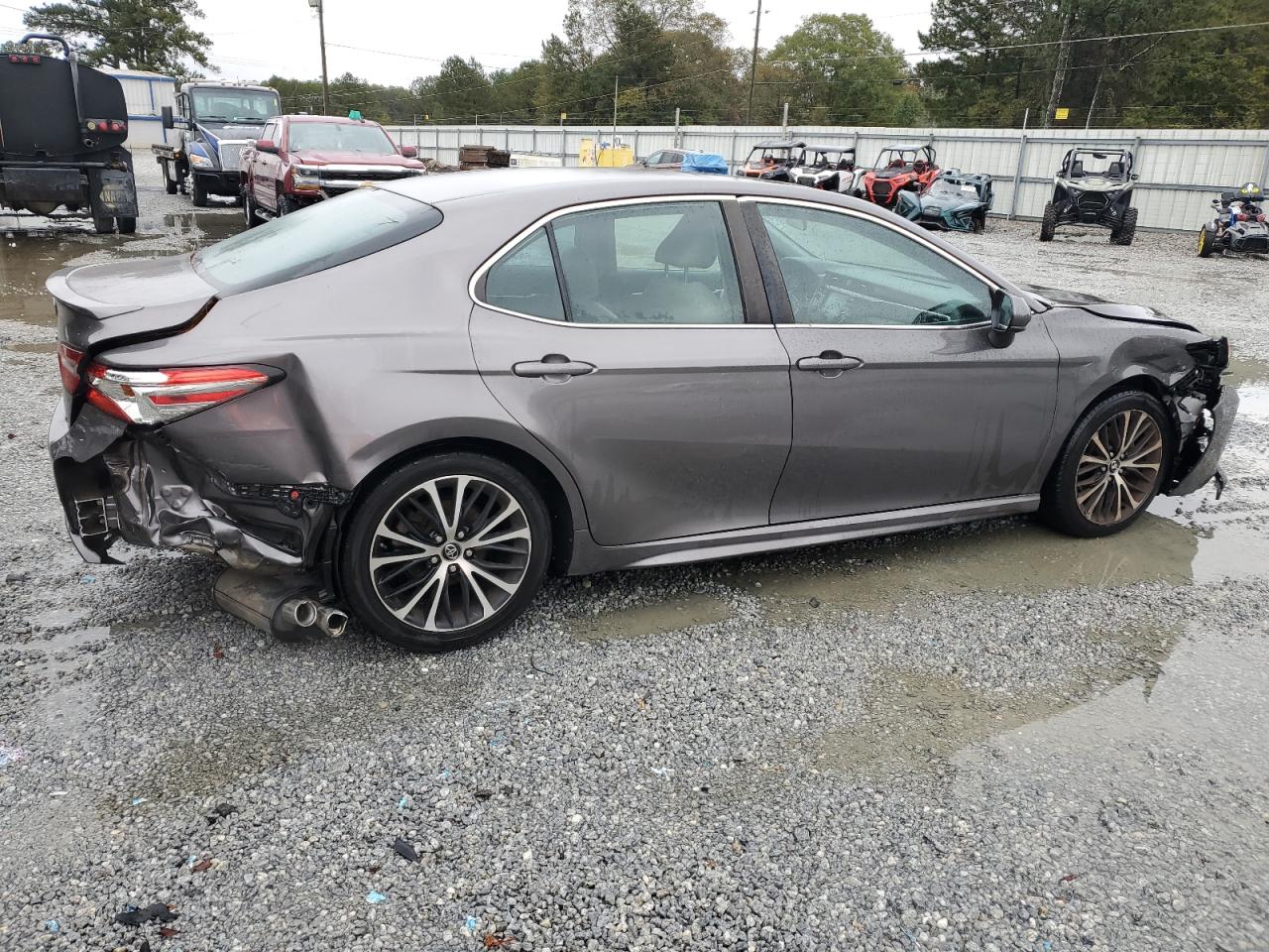 Toyota Camry L Image 4