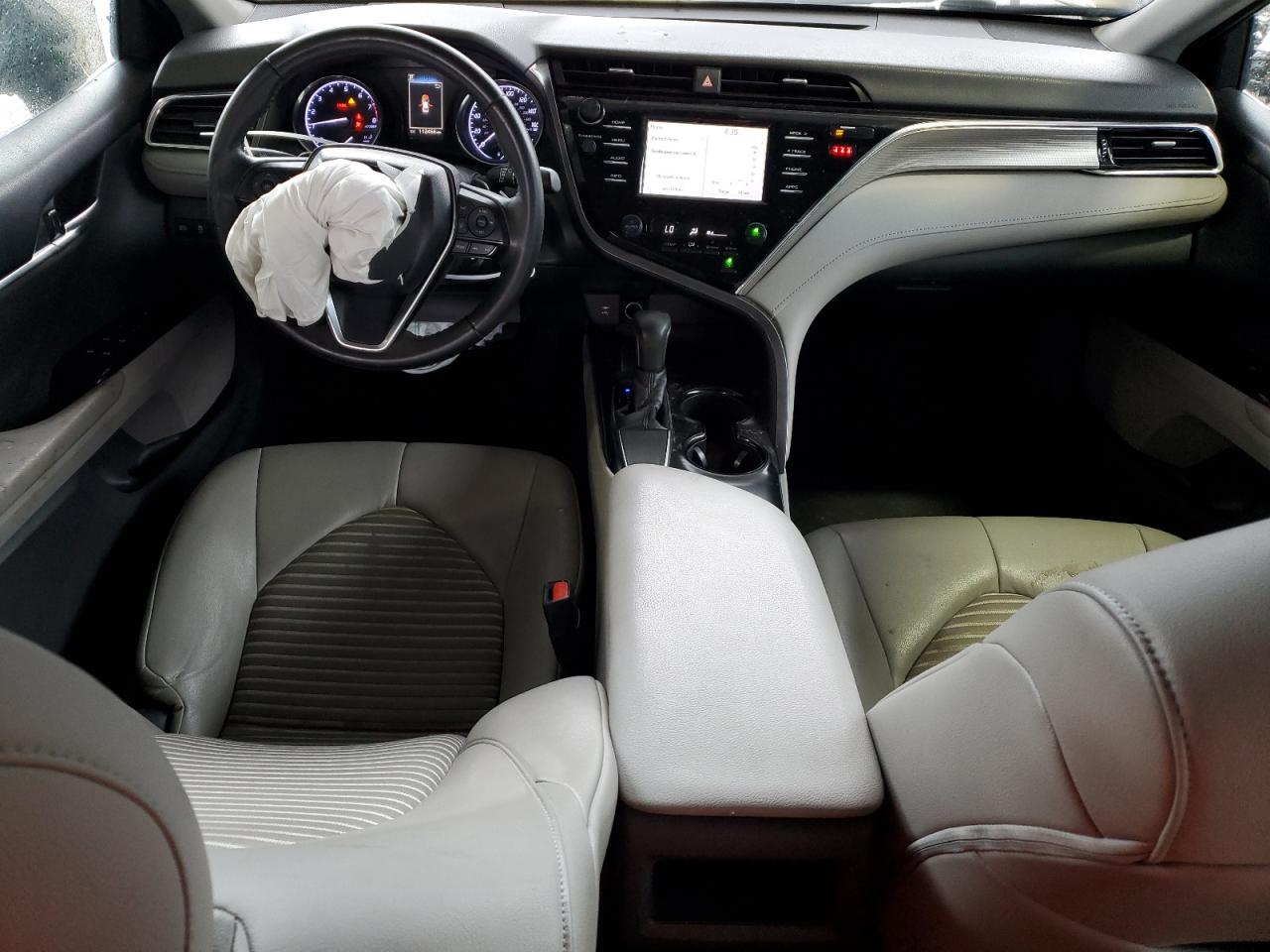 Toyota Camry L Image 12