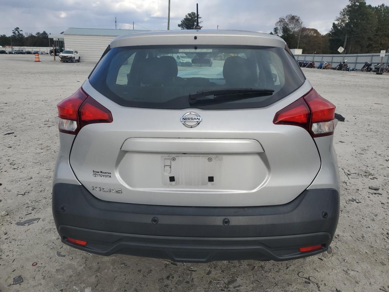 Nissan Kicks S Image 5