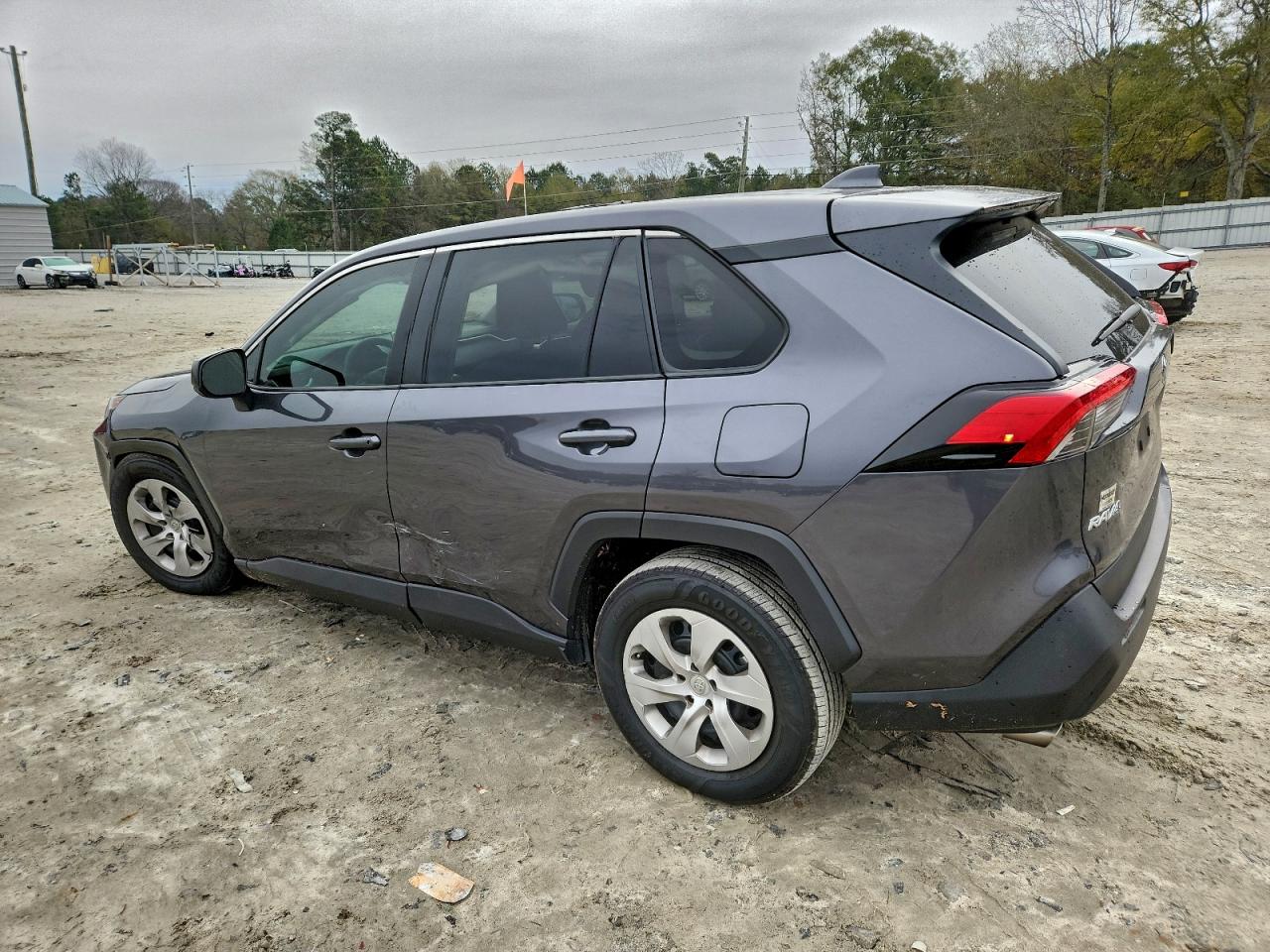 Toyota RAV4 Le Image 2