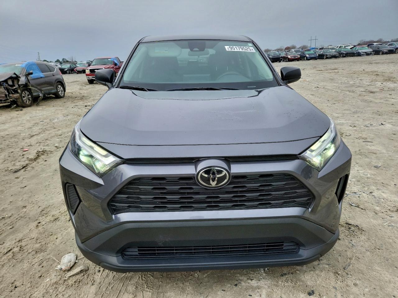 Toyota RAV4 Le Image 5