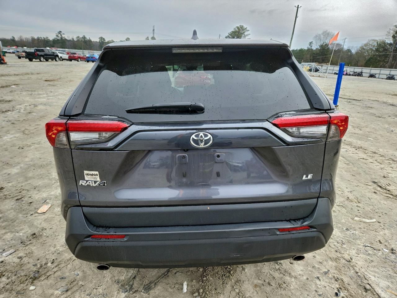 Toyota RAV4 Le Image 10