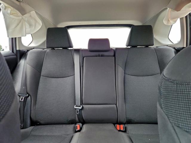 Toyota RAV4 Le Image 12