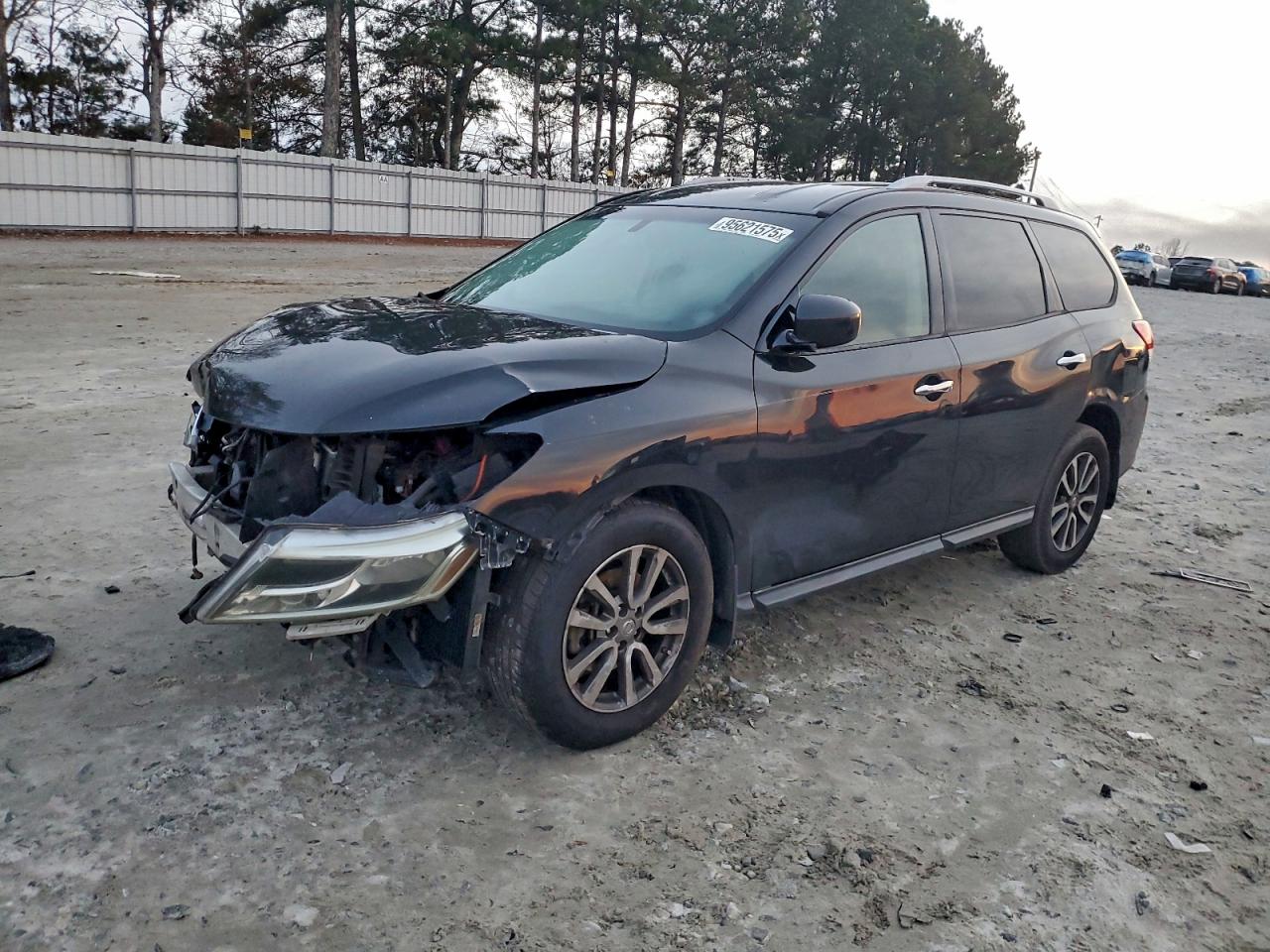 Nissan Pathfinder S Image 1