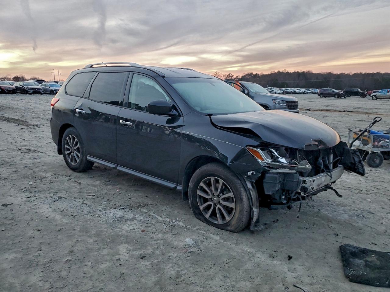 Nissan Pathfinder S Image 13