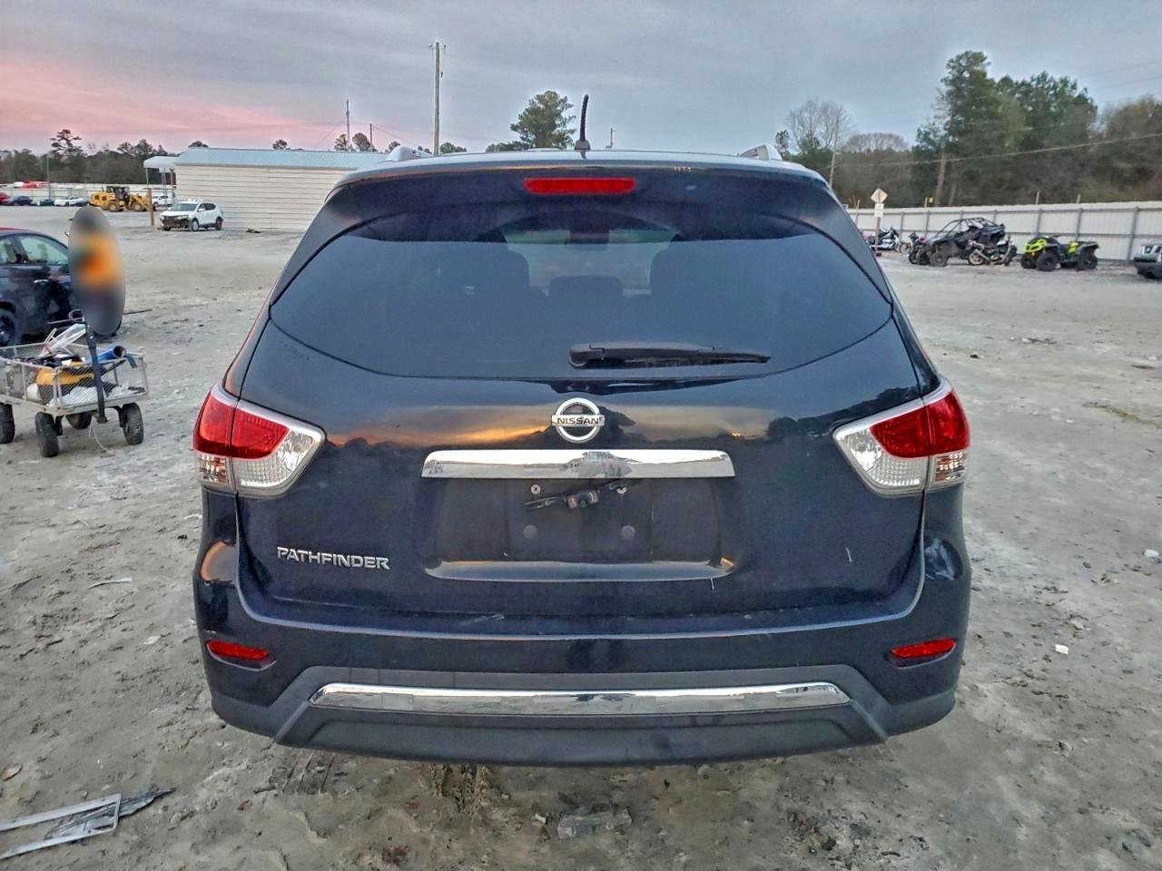 Nissan Pathfinder S Image 11