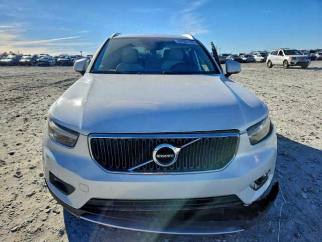 Volvo XC40 T4 Momentum Image 13