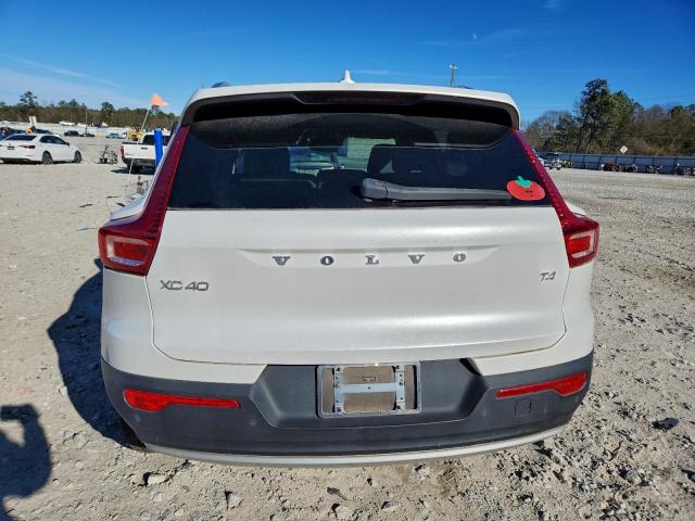 Volvo XC40 T4 Momentum Image 8