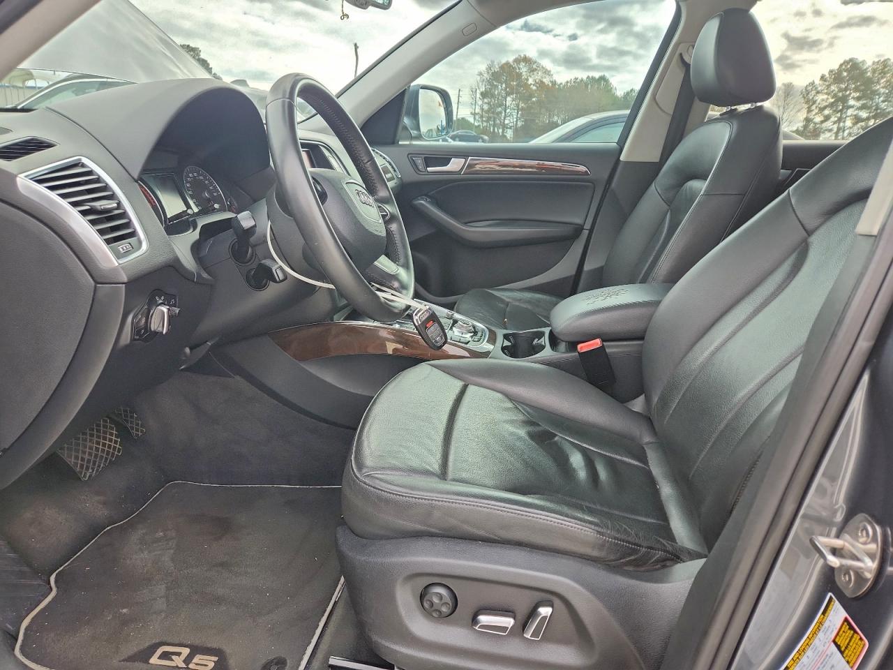 Audi Q5 Premium Plus Image 11