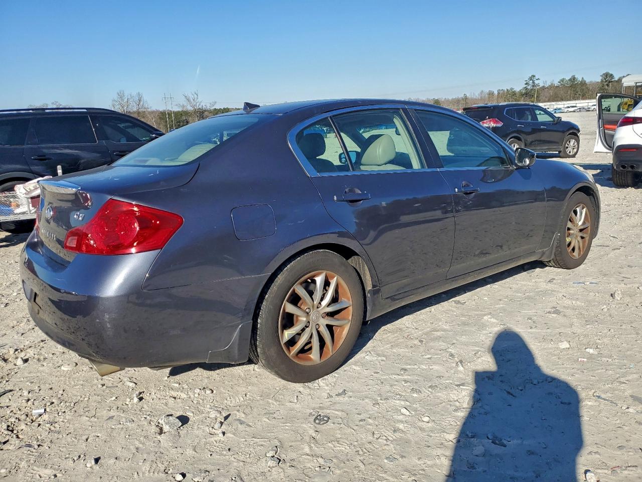 INFINITI G37 Base Image 8