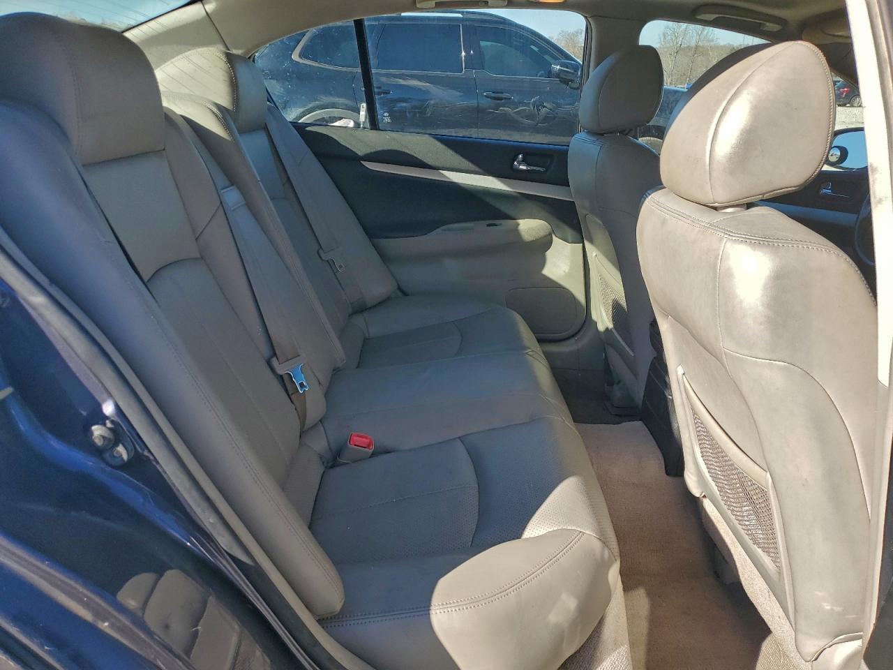 INFINITI G37 Base Image 12