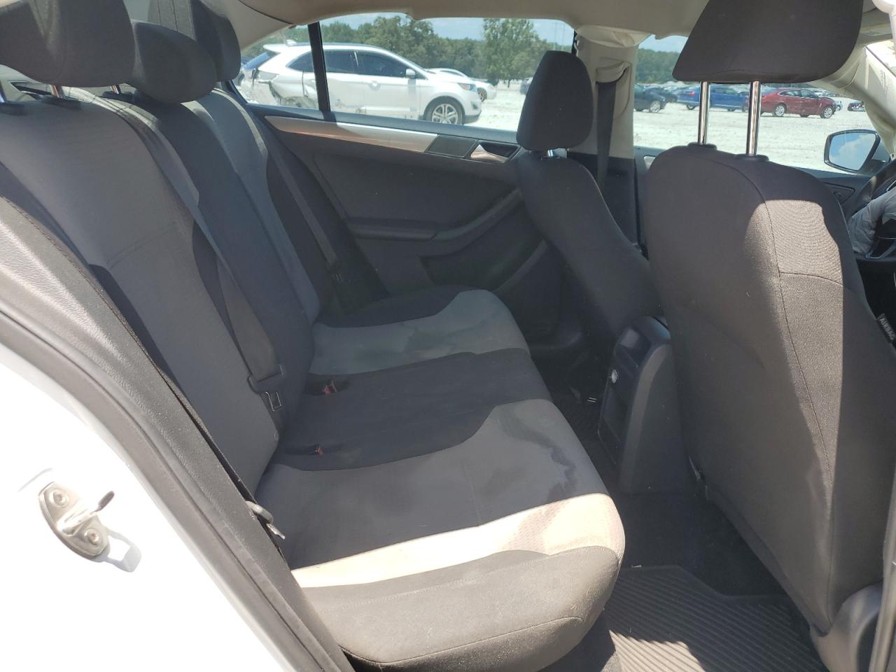 Volkswagen Jetta S Image 2