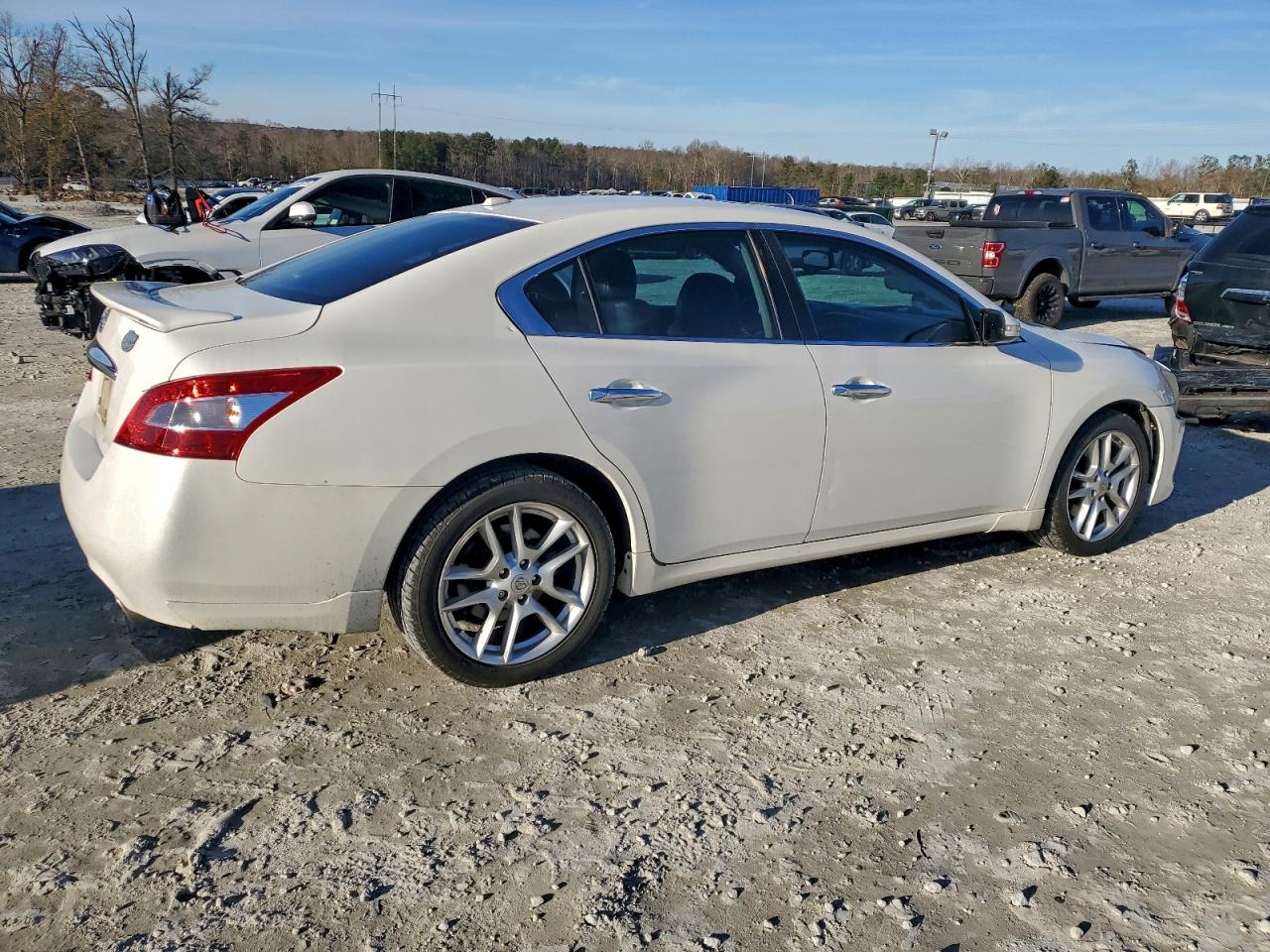 Nissan Maxima S Image 3