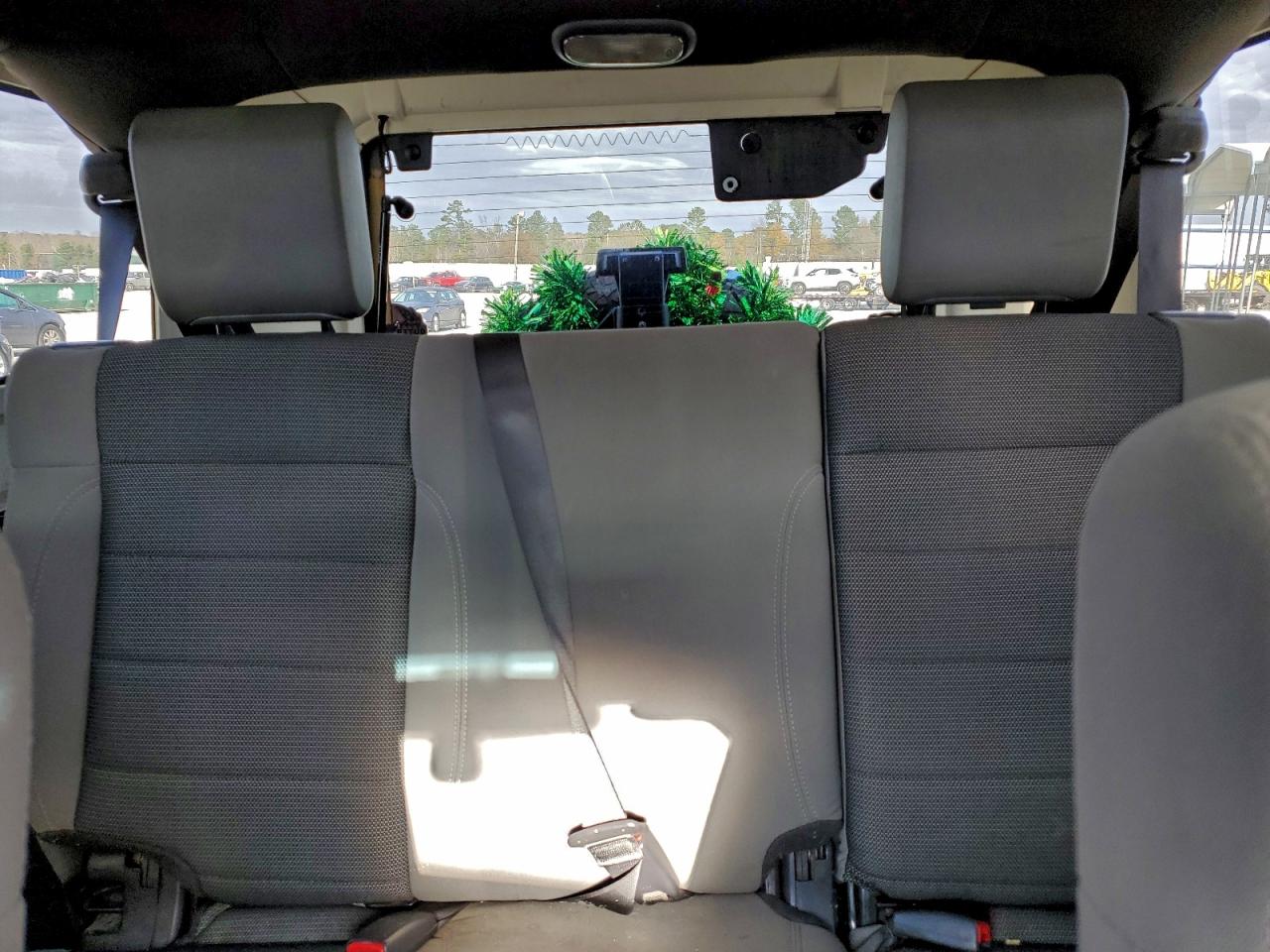 Jeep Wrangler X Image 12