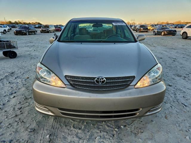 Toyota Camry Le Image 6