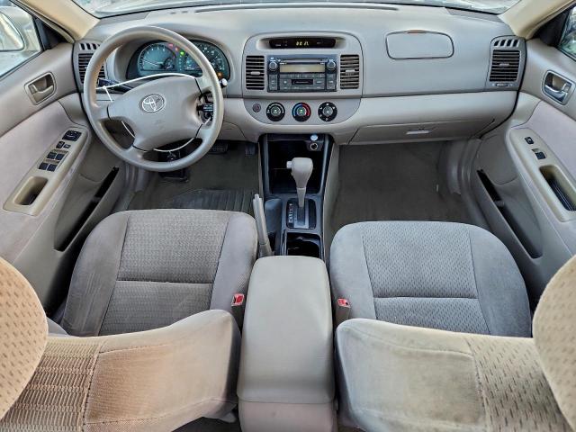 Toyota Camry Le Image 9