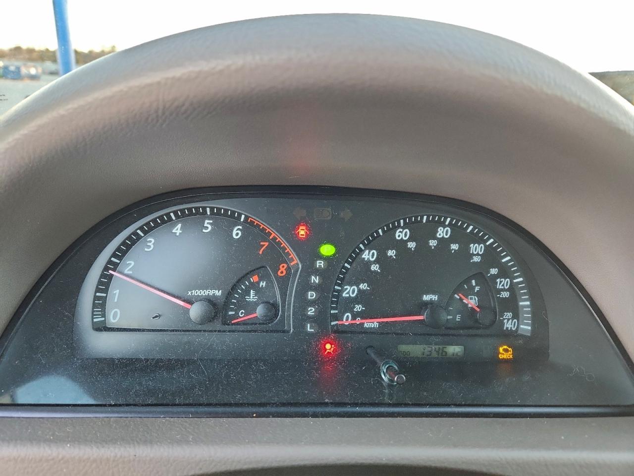 Toyota Camry Le Image 10