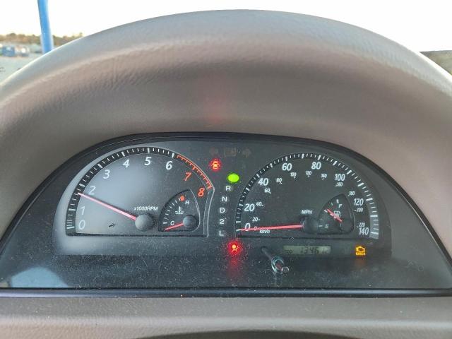 Toyota Camry Le Image 10