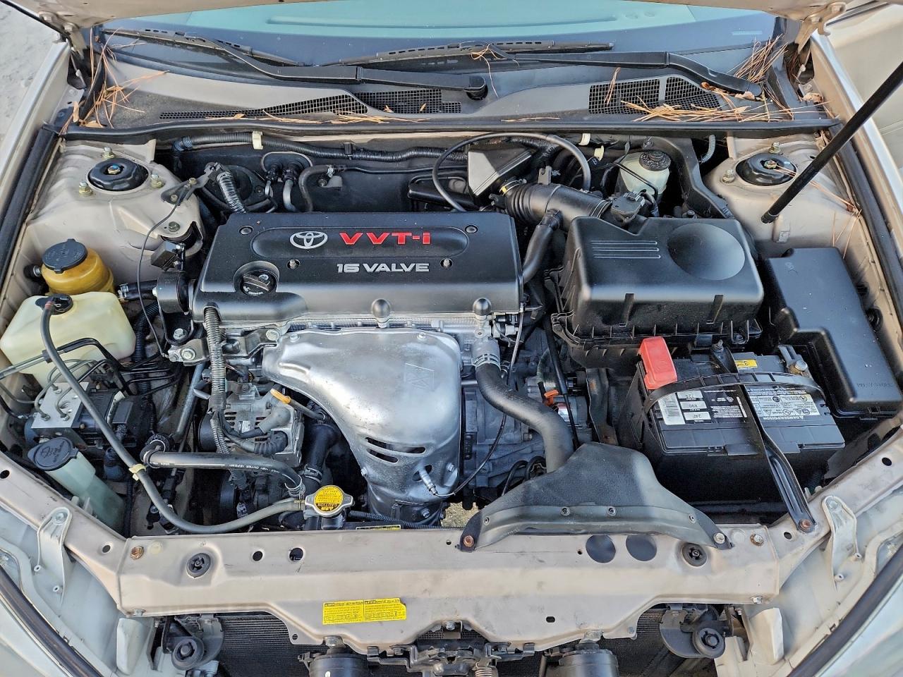 Toyota Camry Le Image 11