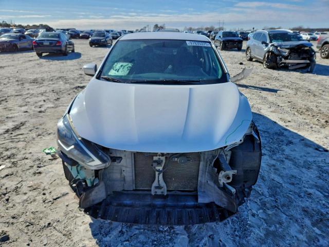 Nissan Sentra S Image 8