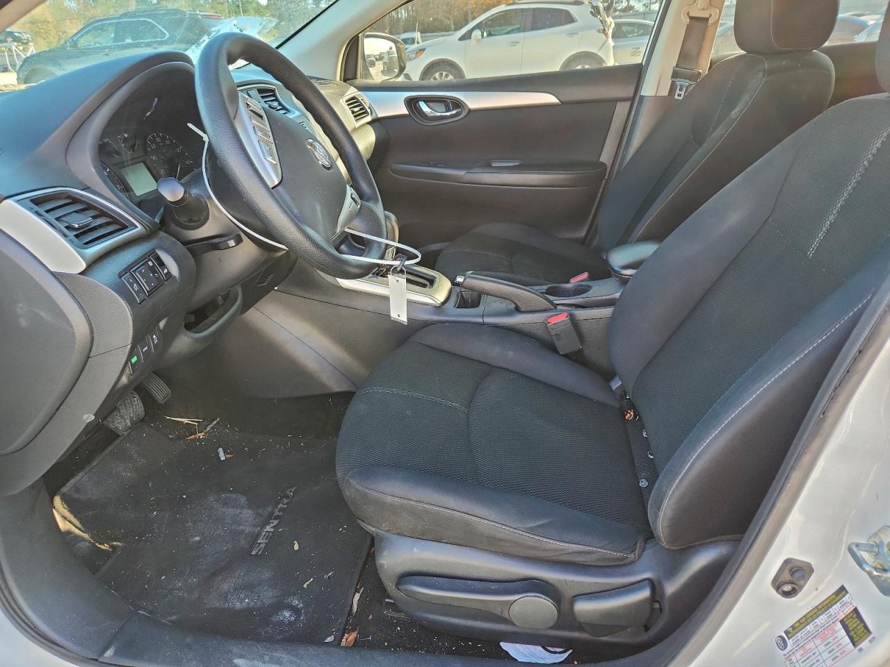 Nissan Sentra S Image 6