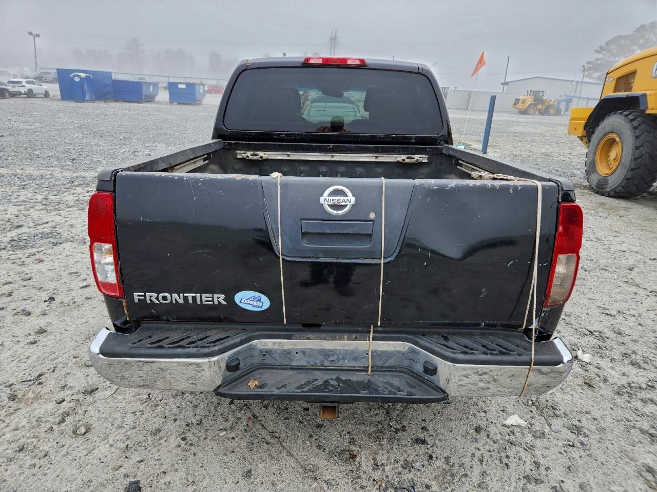 Nissan Frontier Crew Cab Le Image 9