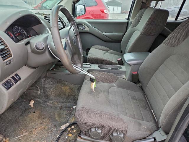 Nissan Frontier Crew Cab Le Image 6