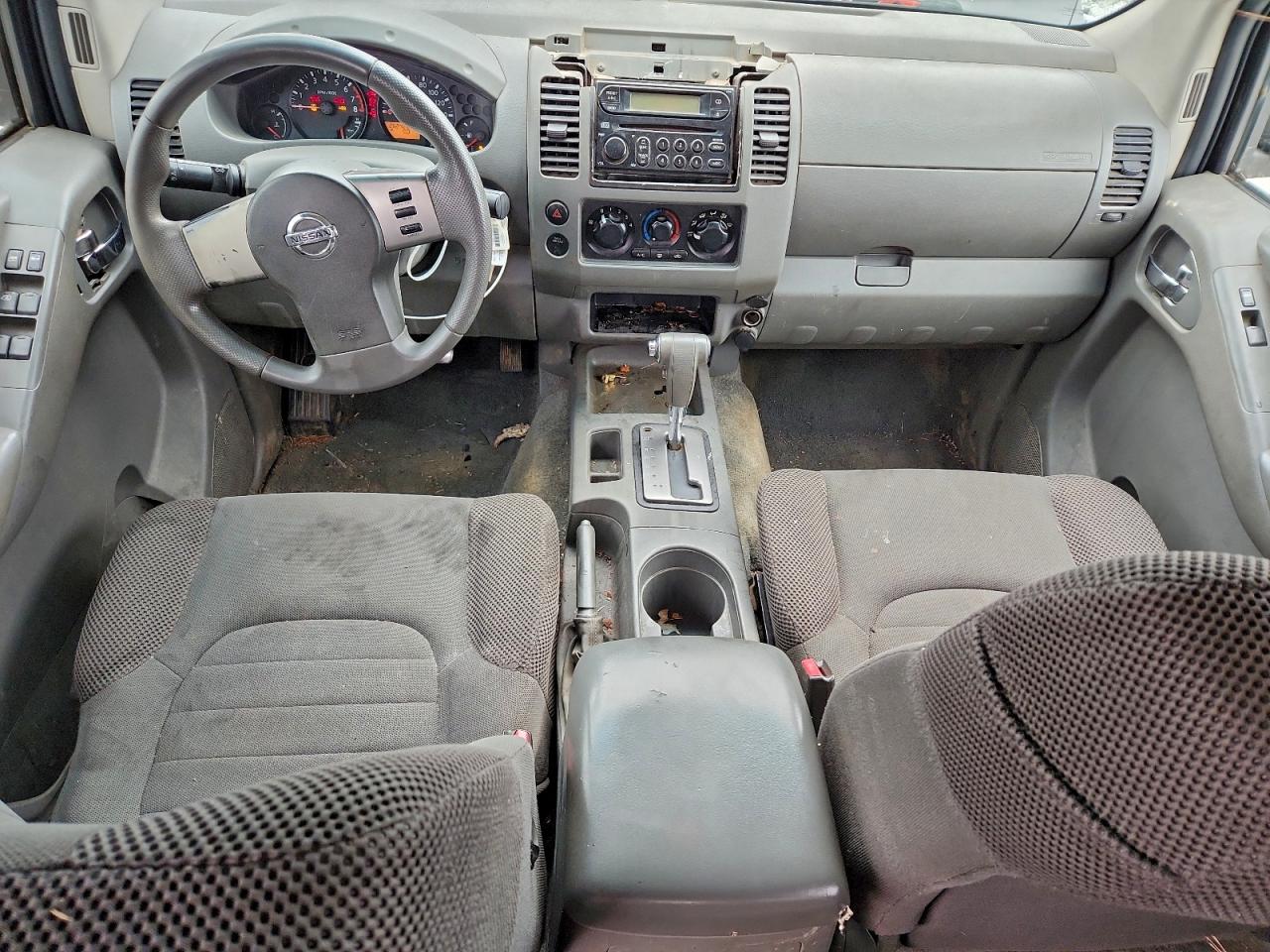 Nissan Frontier Crew Cab Le Image 5