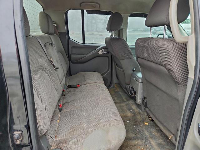 Nissan Frontier Crew Cab Le Image 7