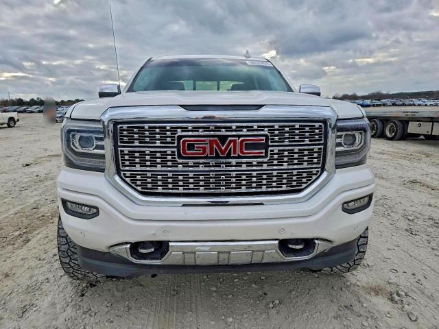 GMC Sierra K1500 Denali Image 3