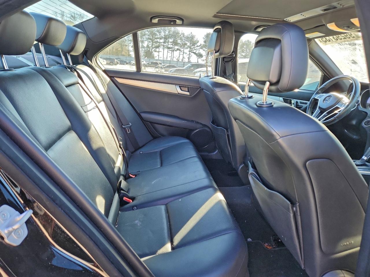 Mercedes-Benz C-Class 250 Image 9