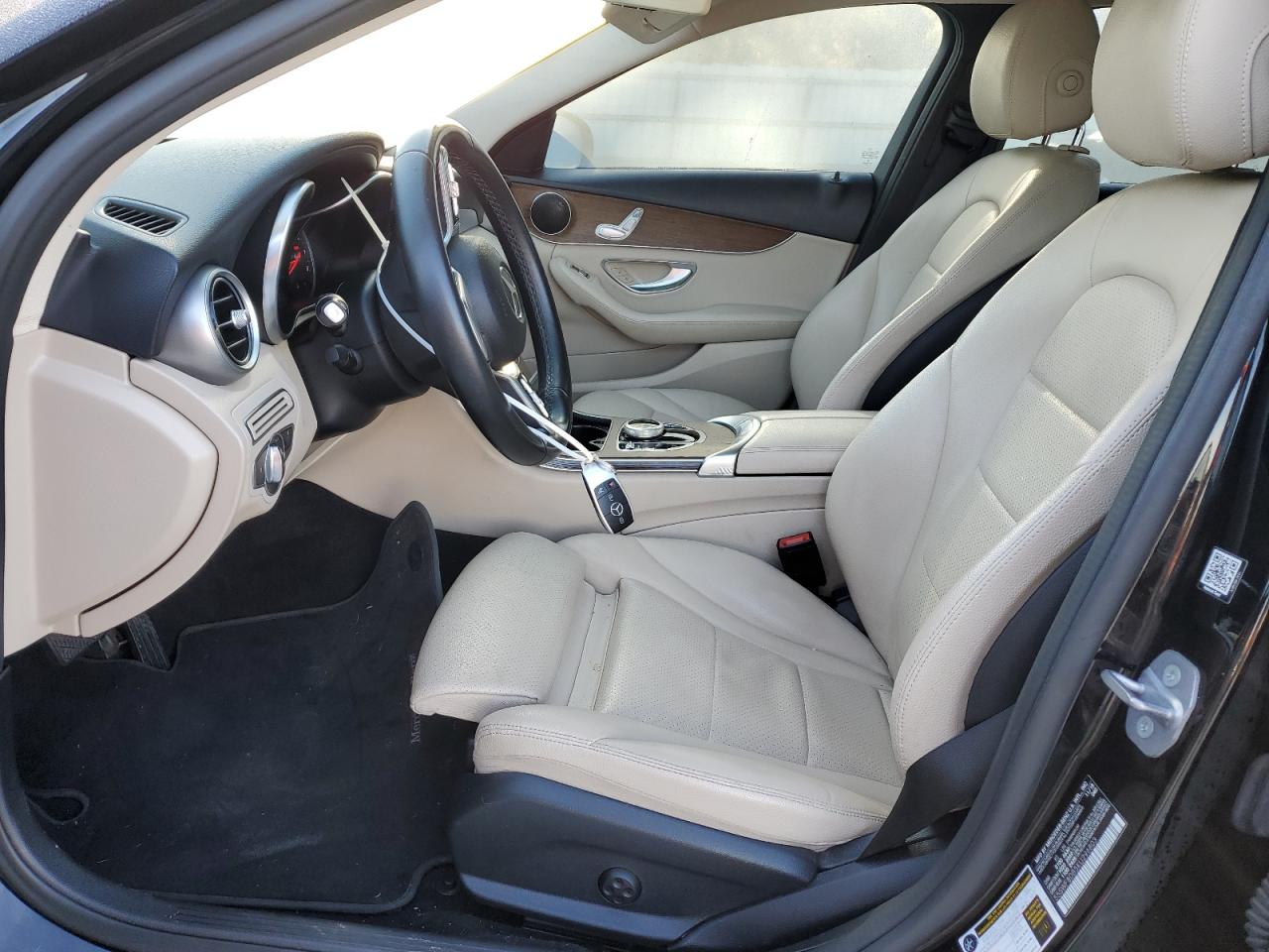 Mercedes-Benz C-Class 300 Image 10