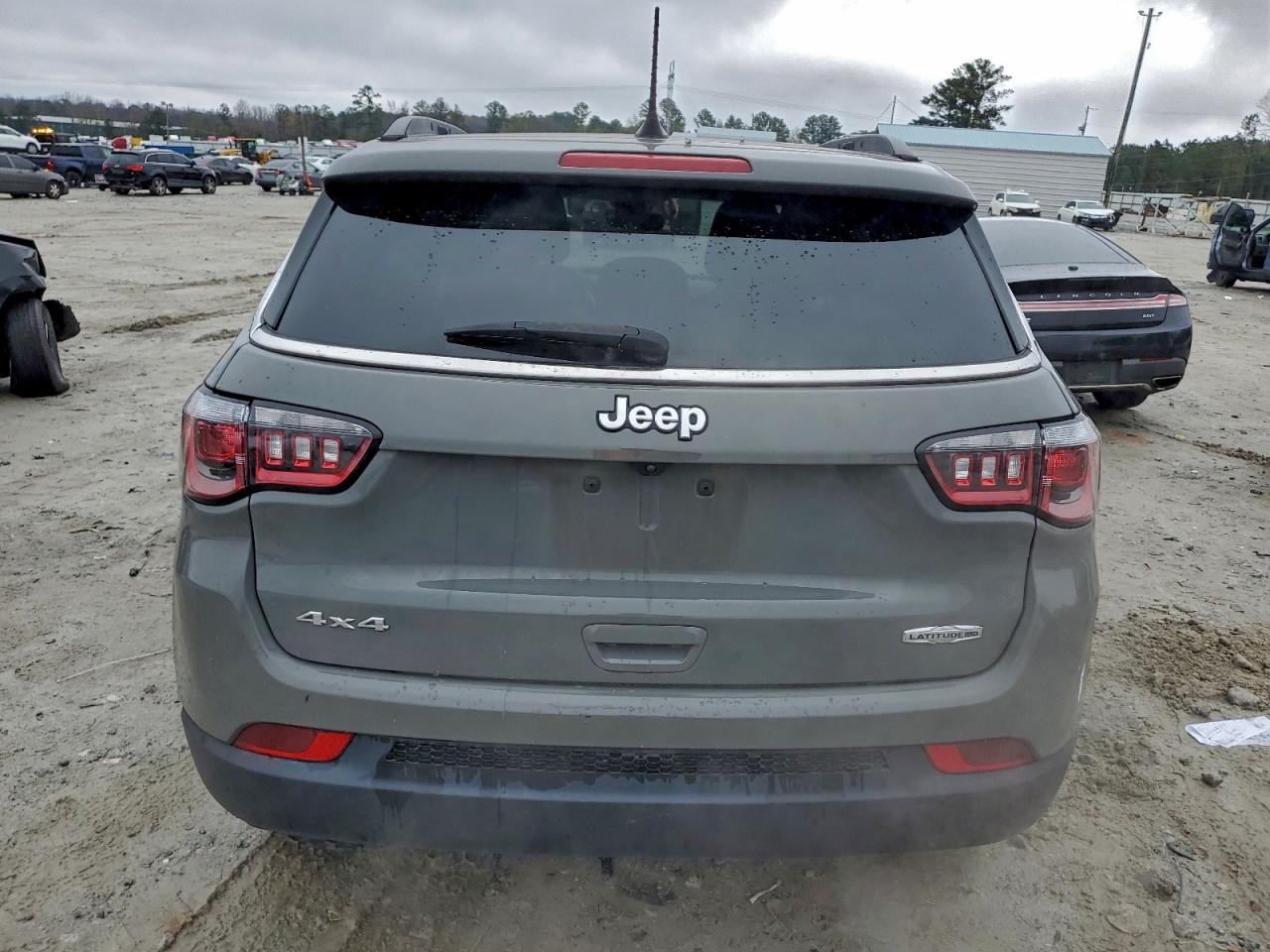 Jeep Compass Latitude Lux Image 4