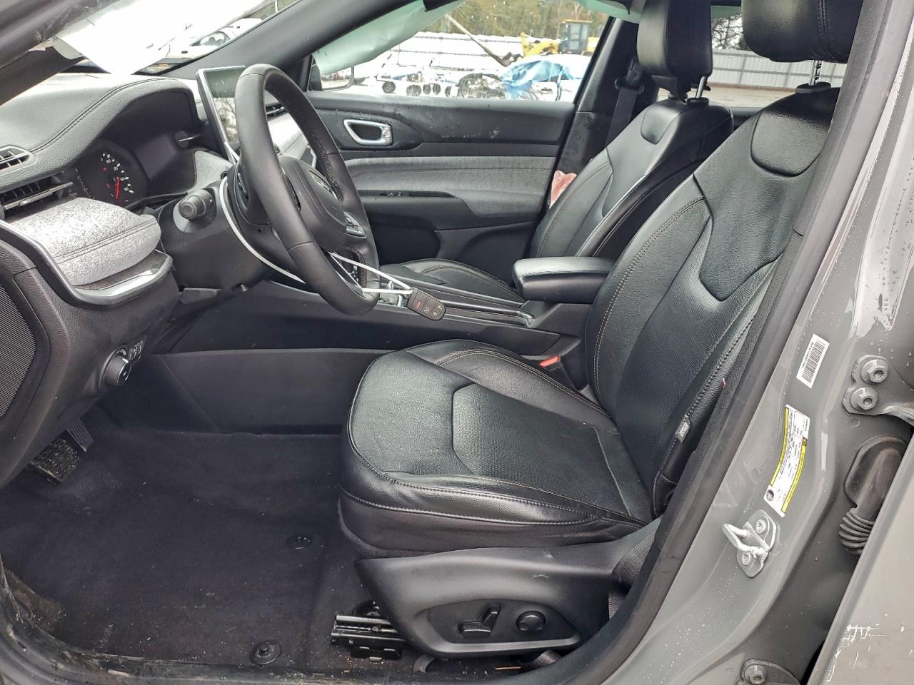 Jeep Compass Latitude Lux Image 3