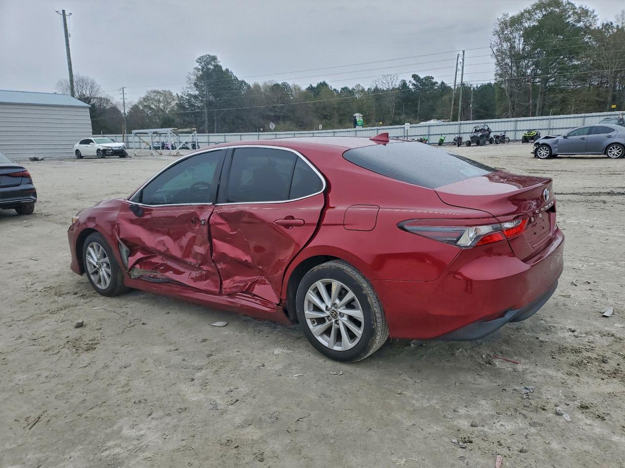 Toyota Camry Le Image 2