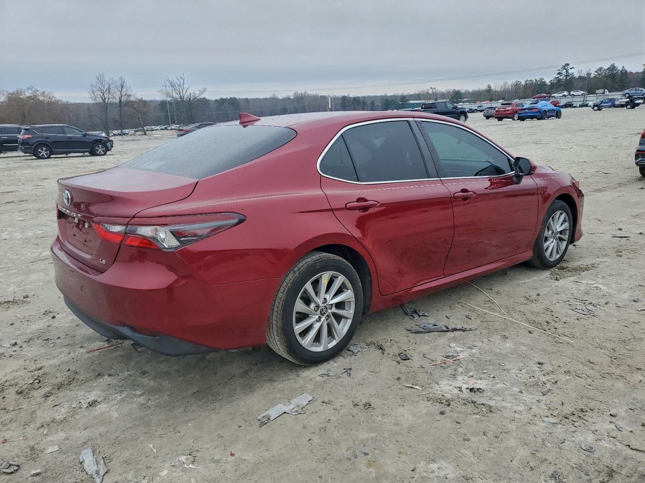 Toyota Camry Le Image 9