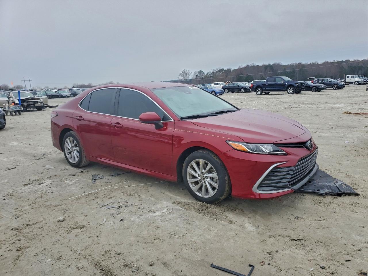 Toyota Camry Le Image 6