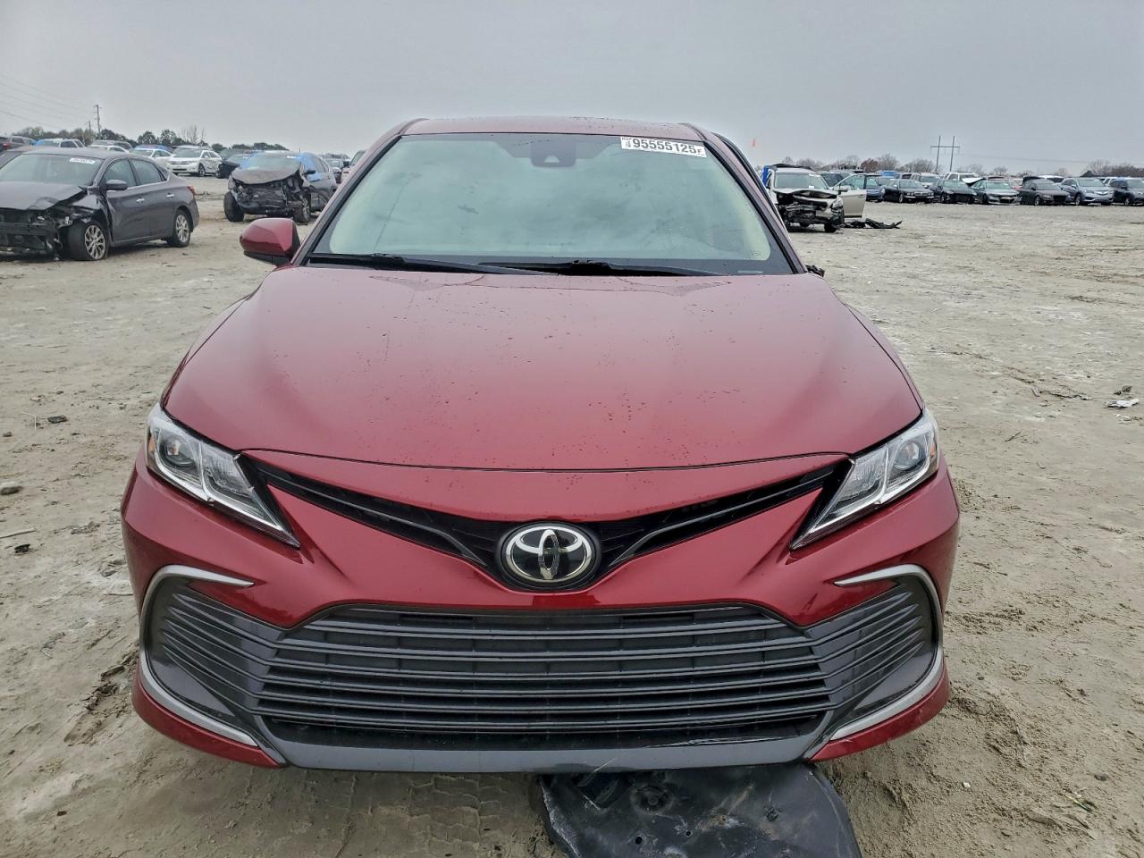 Toyota Camry Le Image 11