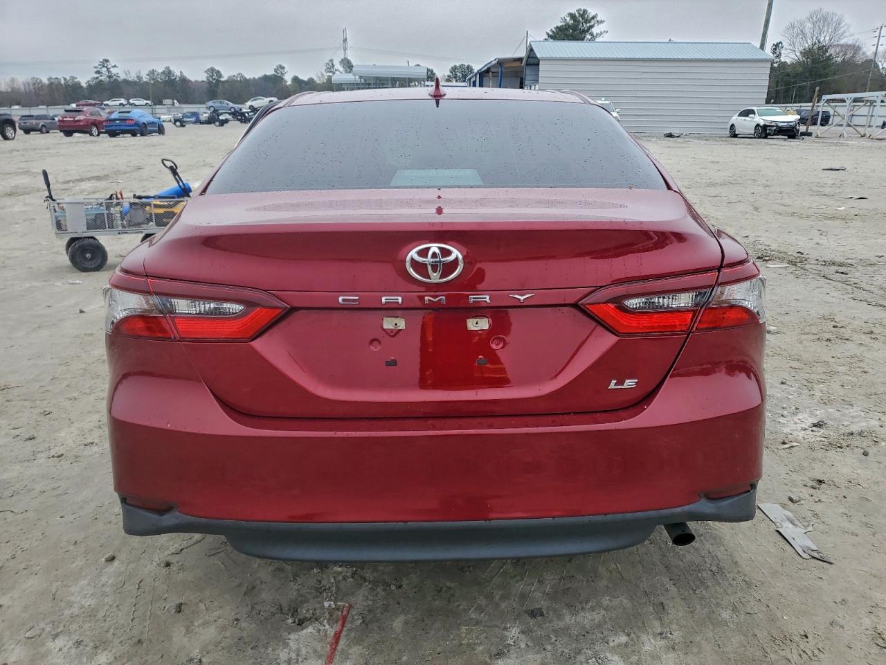 Toyota Camry Le Image 5