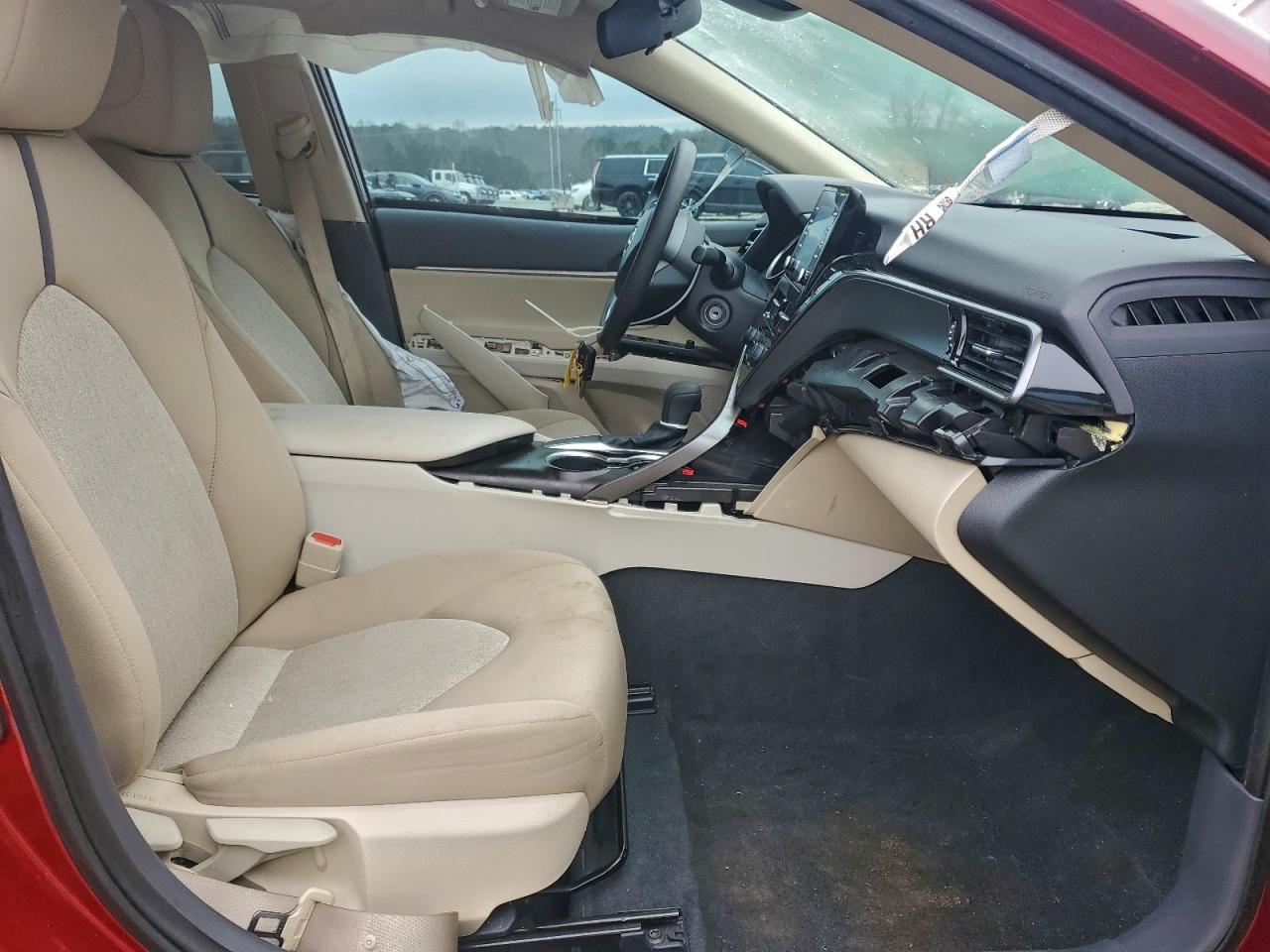 Toyota Camry Le Image 4