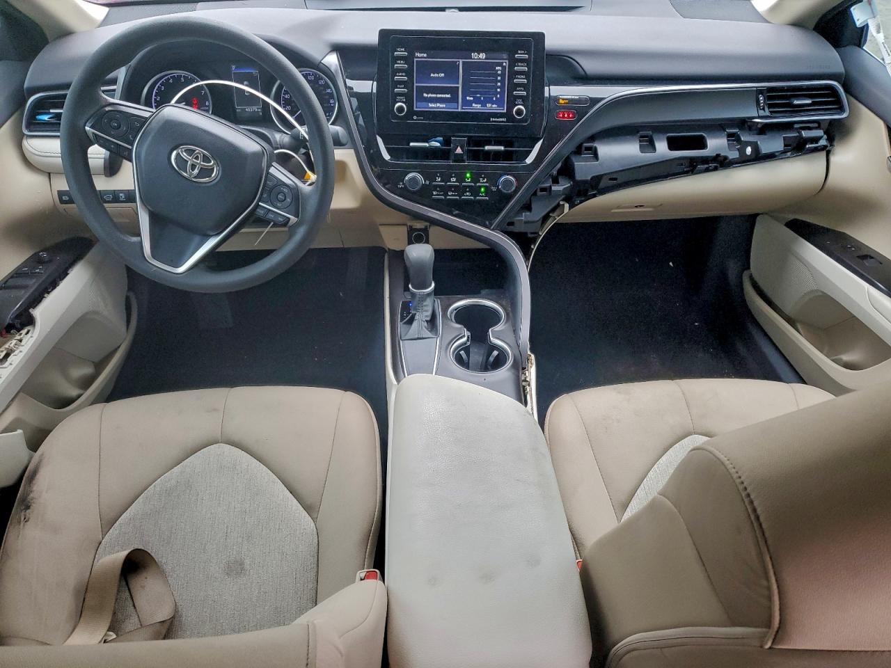 Toyota Camry Le Image 3