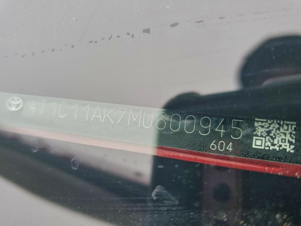 Toyota Camry Le Image 7