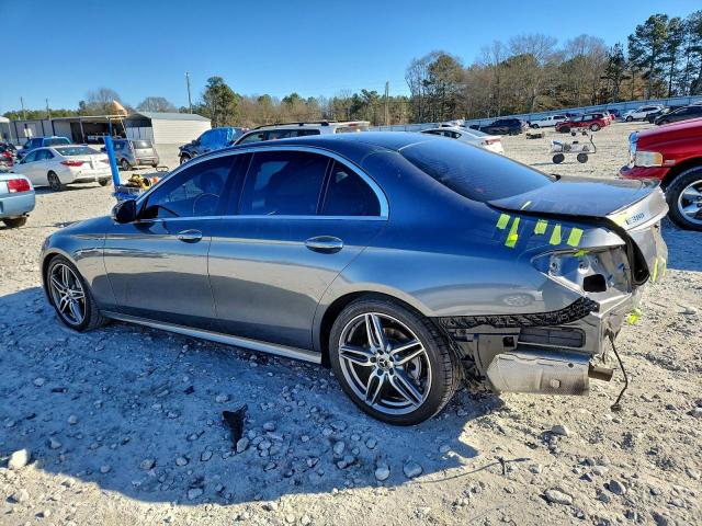 Mercedes-Benz E-Class 300 Image 13