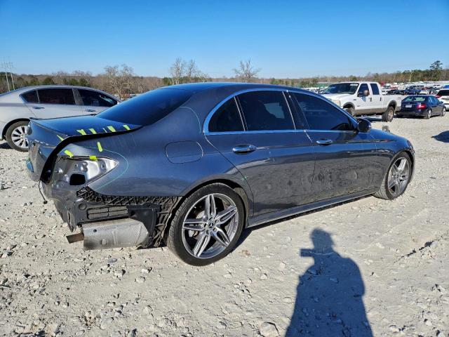 Mercedes-Benz E-Class 300 Image 4