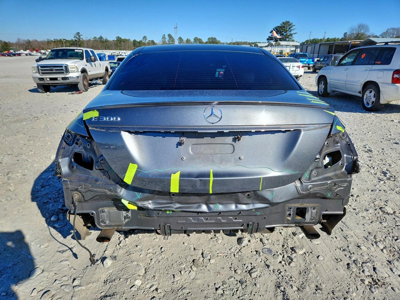 Mercedes-Benz E-Class 300 Image 3