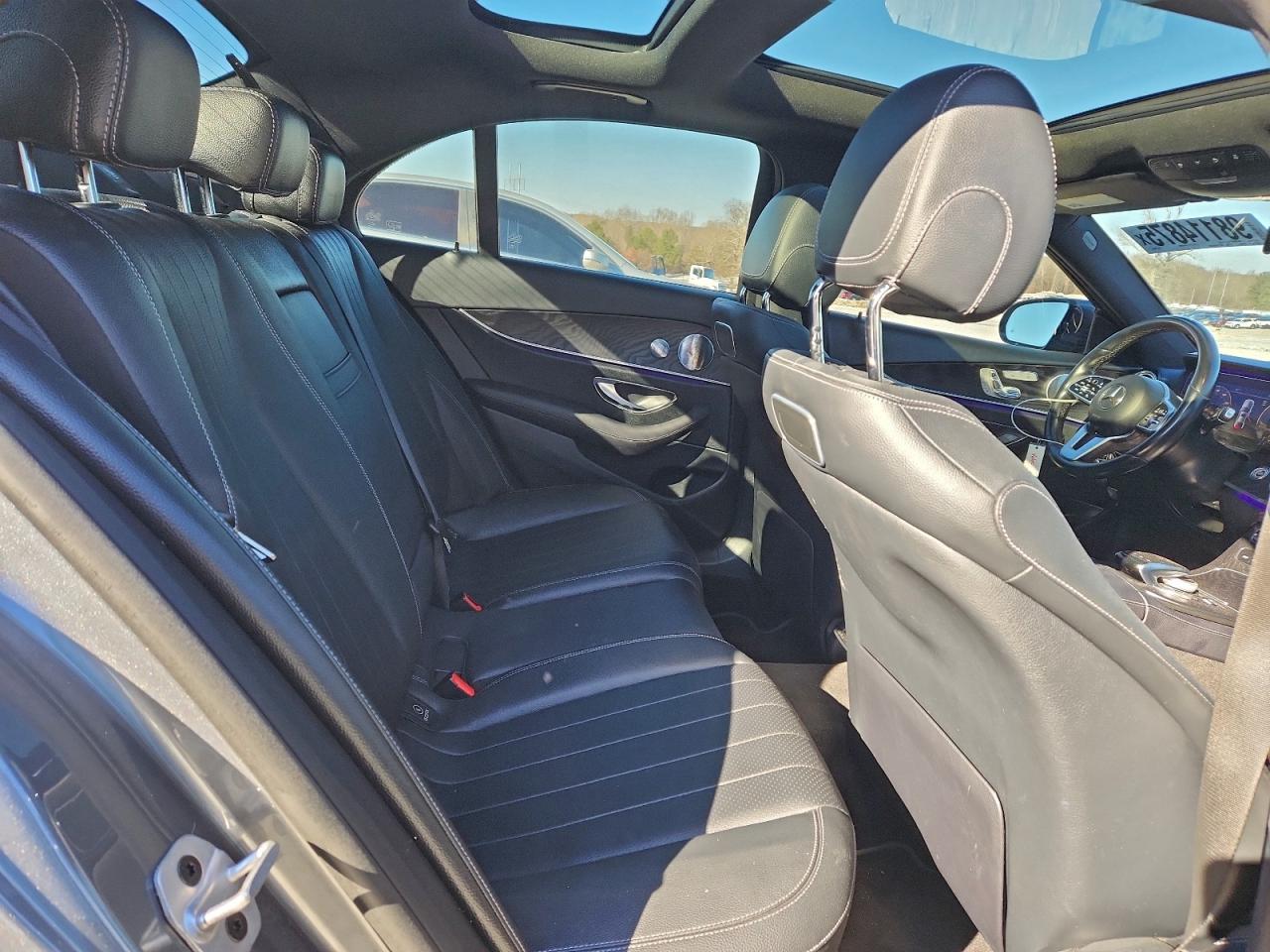 Mercedes-Benz E-Class 300 Image 11